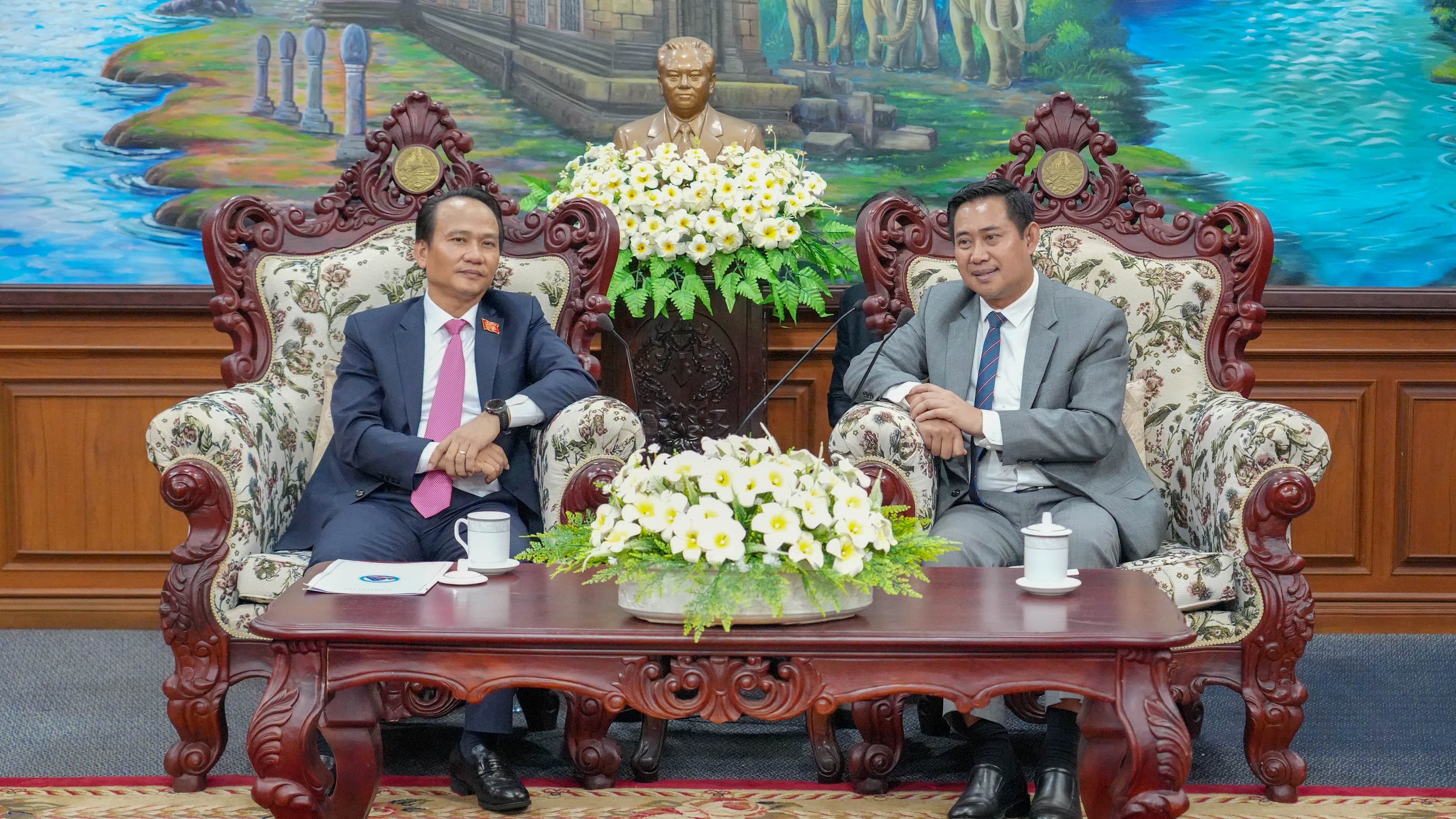 ເຈົ້າແຂວງຈຳປາສັກ ຕ້ອນຮັບຄະນະຜູ້ແທນຂັ້ນສູງນະຄອນດານັງ 