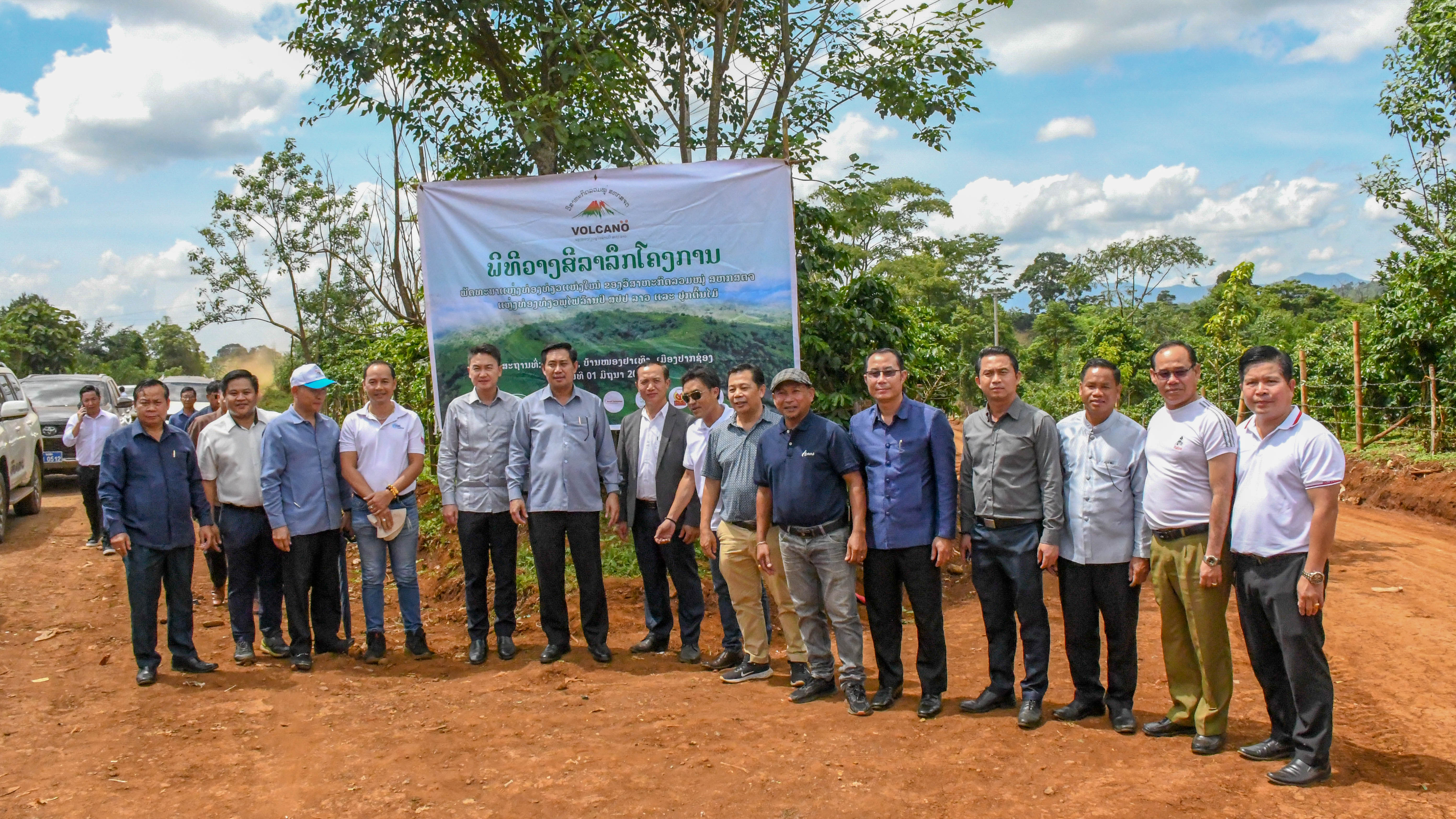 ເຈົ້າແຂວງຈຳປາສັກ ເຄື່ອນໄຫວຊຸກຍູ້ວຽກງານຢູ່ເມືອງປາກຊ່ອງ